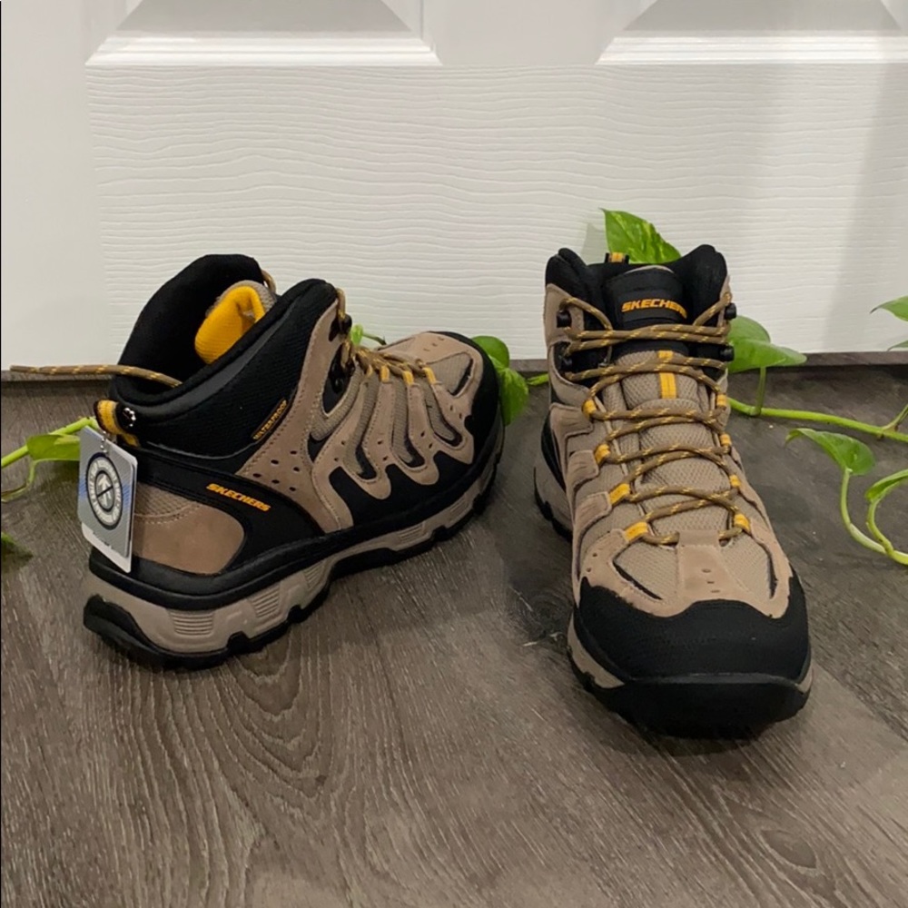 MENS HIKING BOOTS- new w/ tags